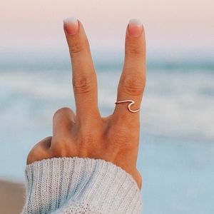 Rose gold pura vida wave ring! like new size 7
